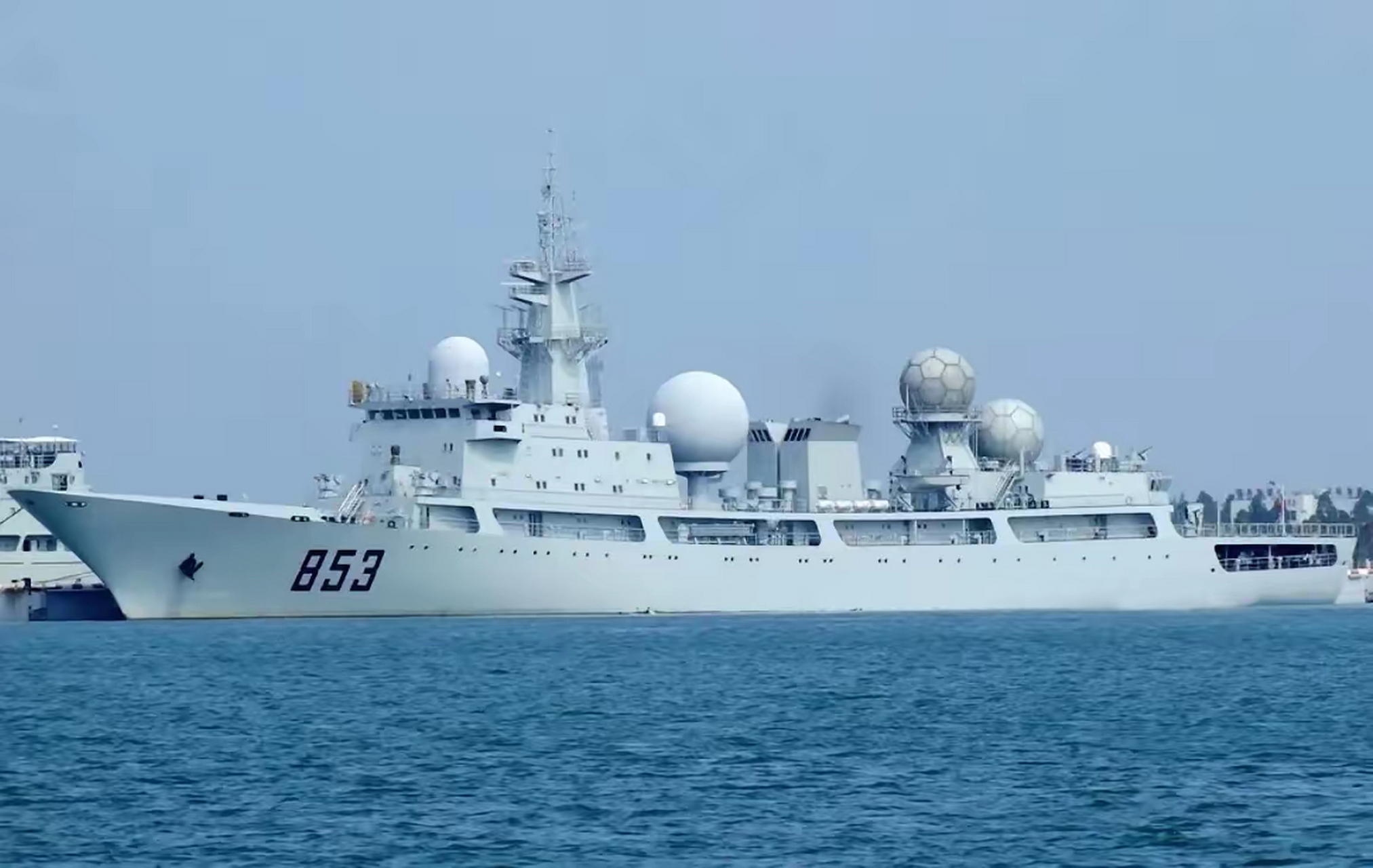 这是最强的电子船,815型电子侦察船.