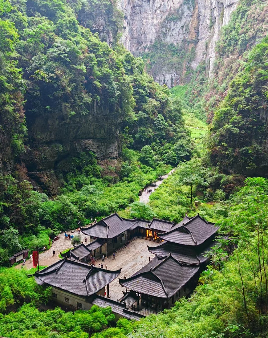 重庆十大最好玩的景点  1,武隆喀斯特旅游区: 集喀斯特自然景观与少数