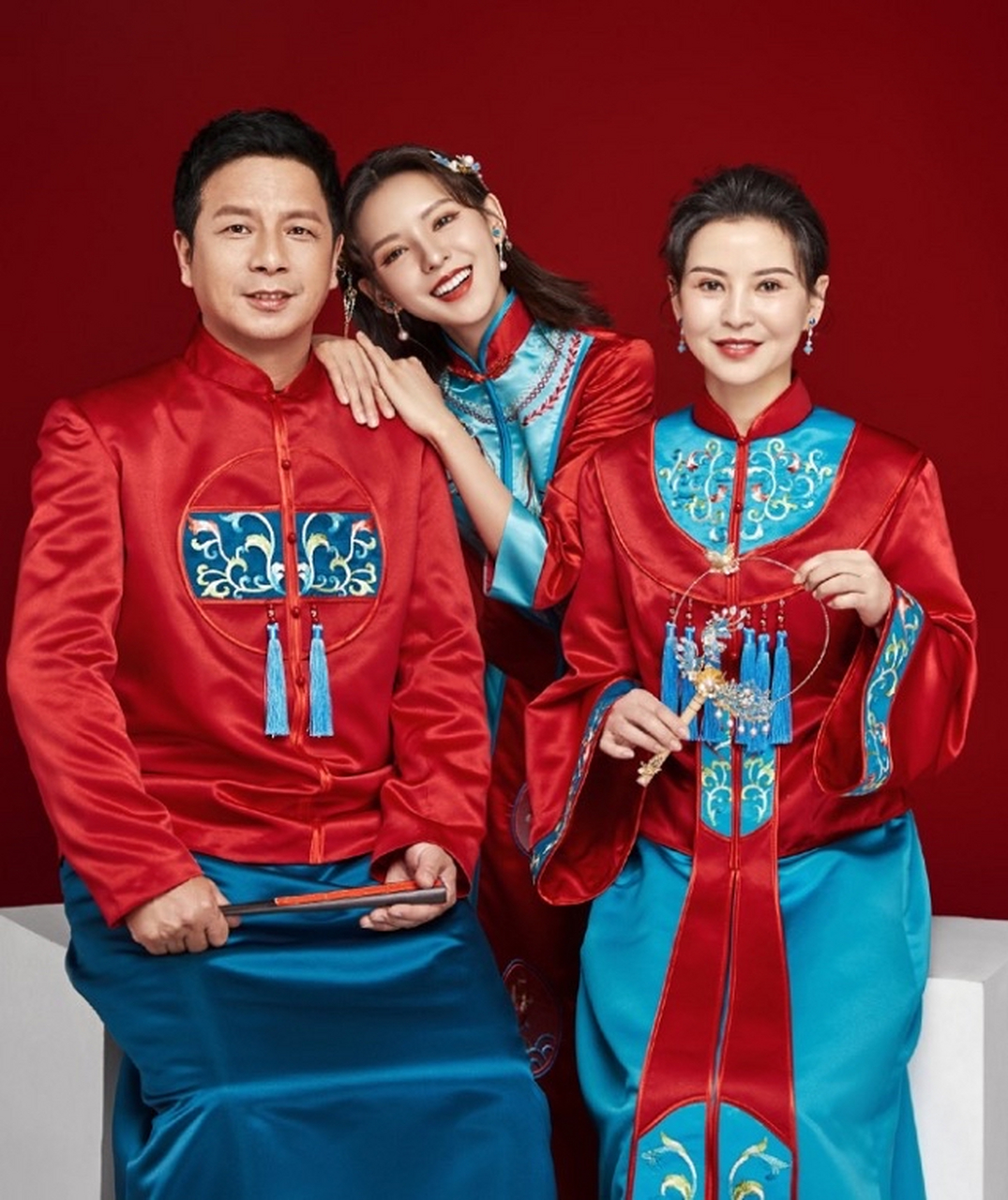 讲真,张予曦的妈妈比她好看