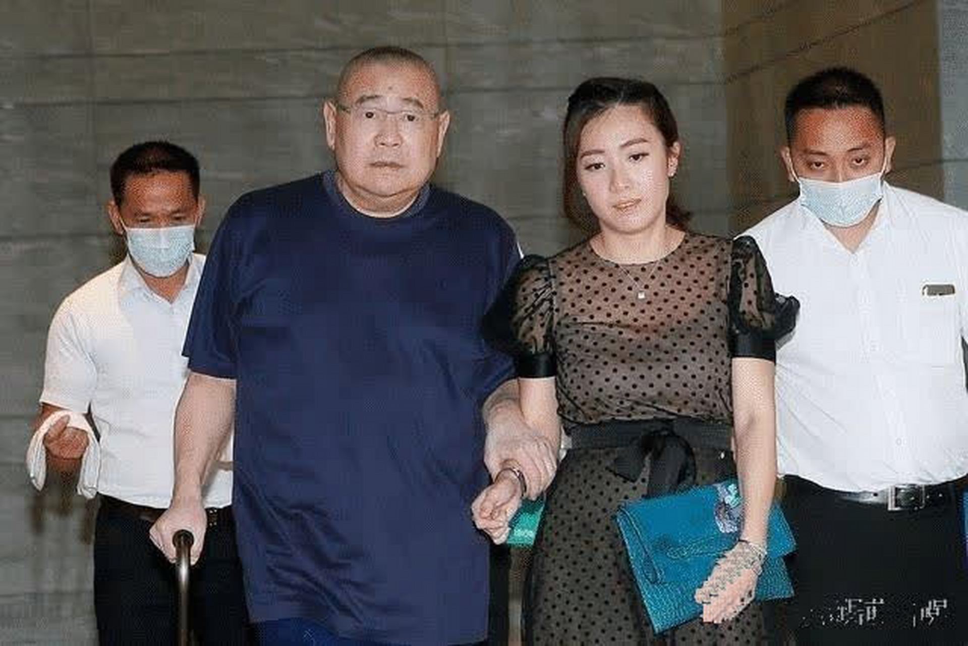 阔太甘比随丈夫刘銮雄一同出席活动