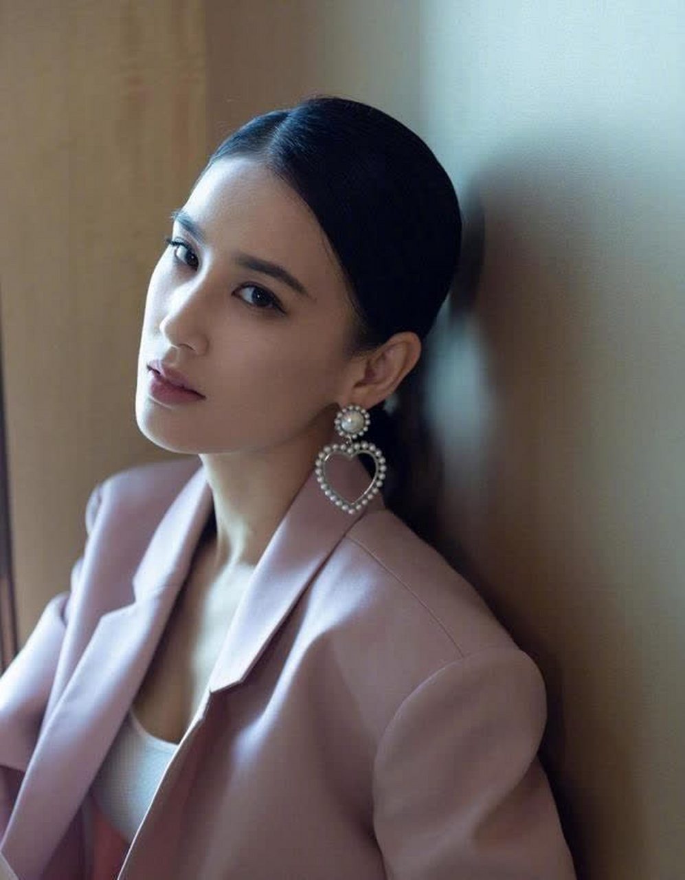 黄圣依西装性感