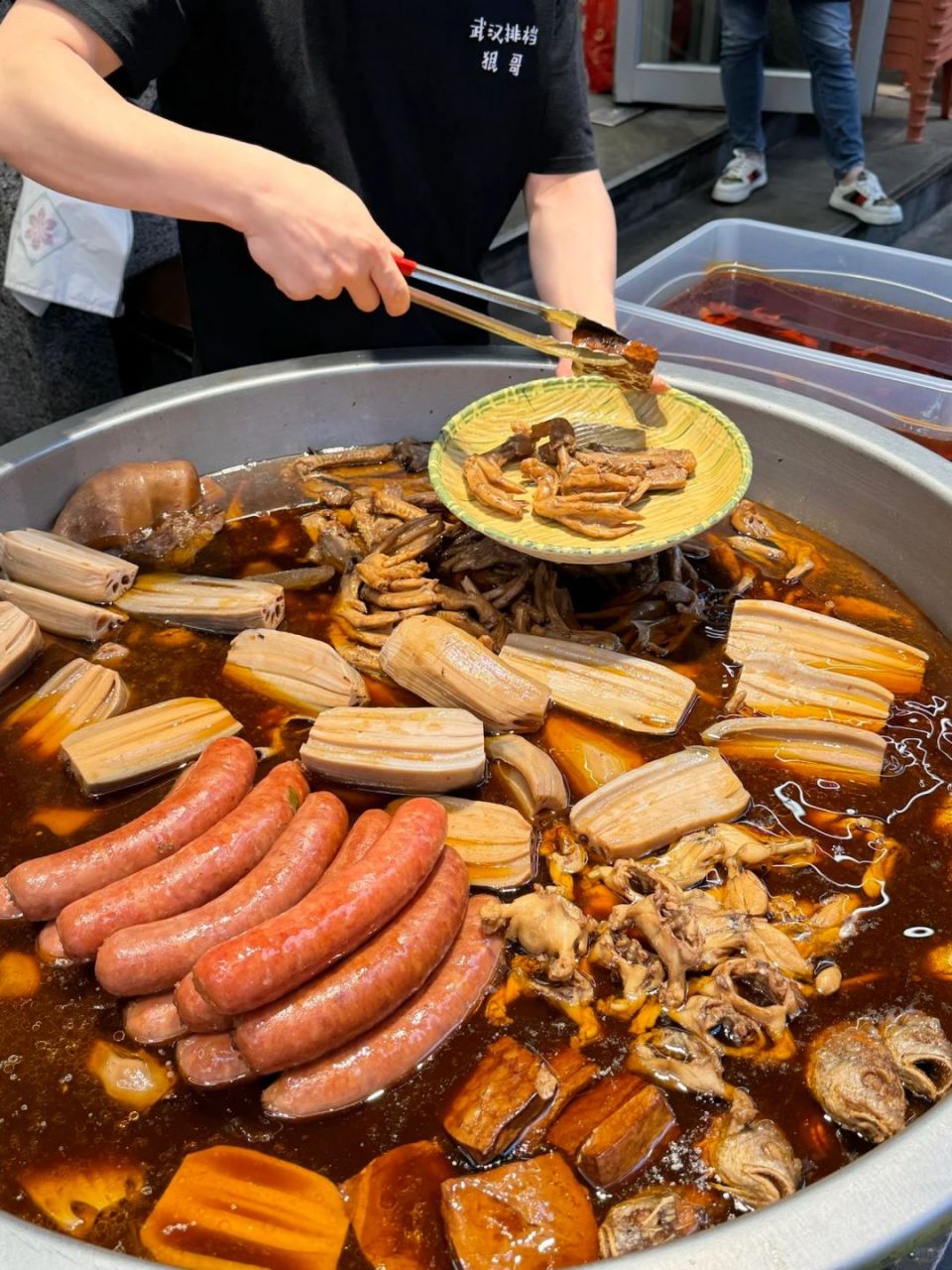 麻辣鸭脖一大锅图片