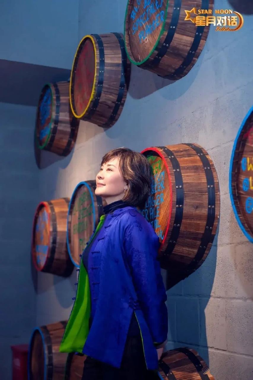 丛珊短发烫卷挑染