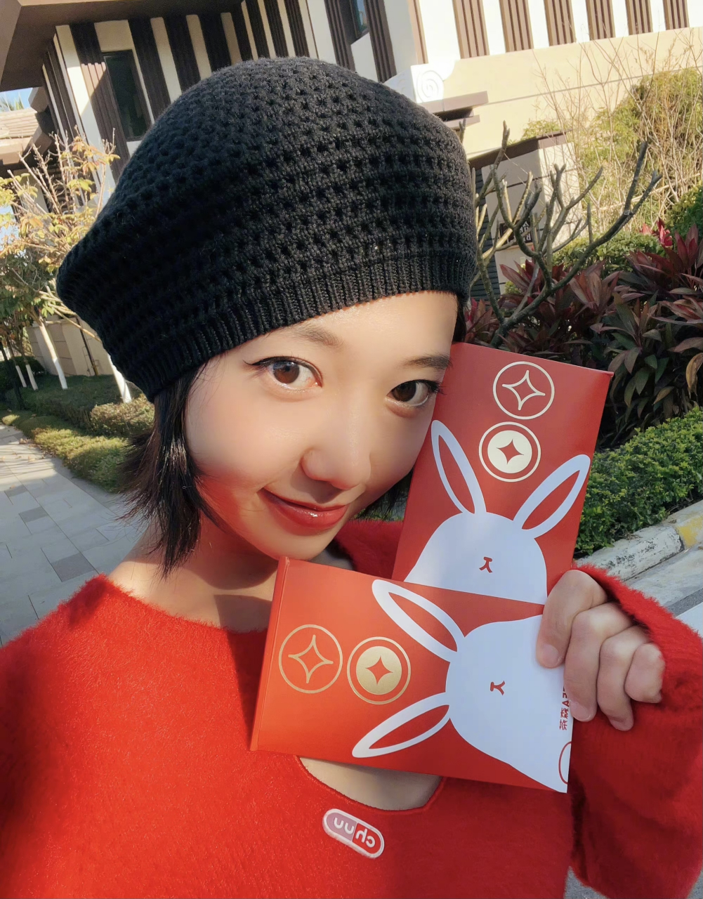 还记得超女洪辰么,来看看她的新年近照.