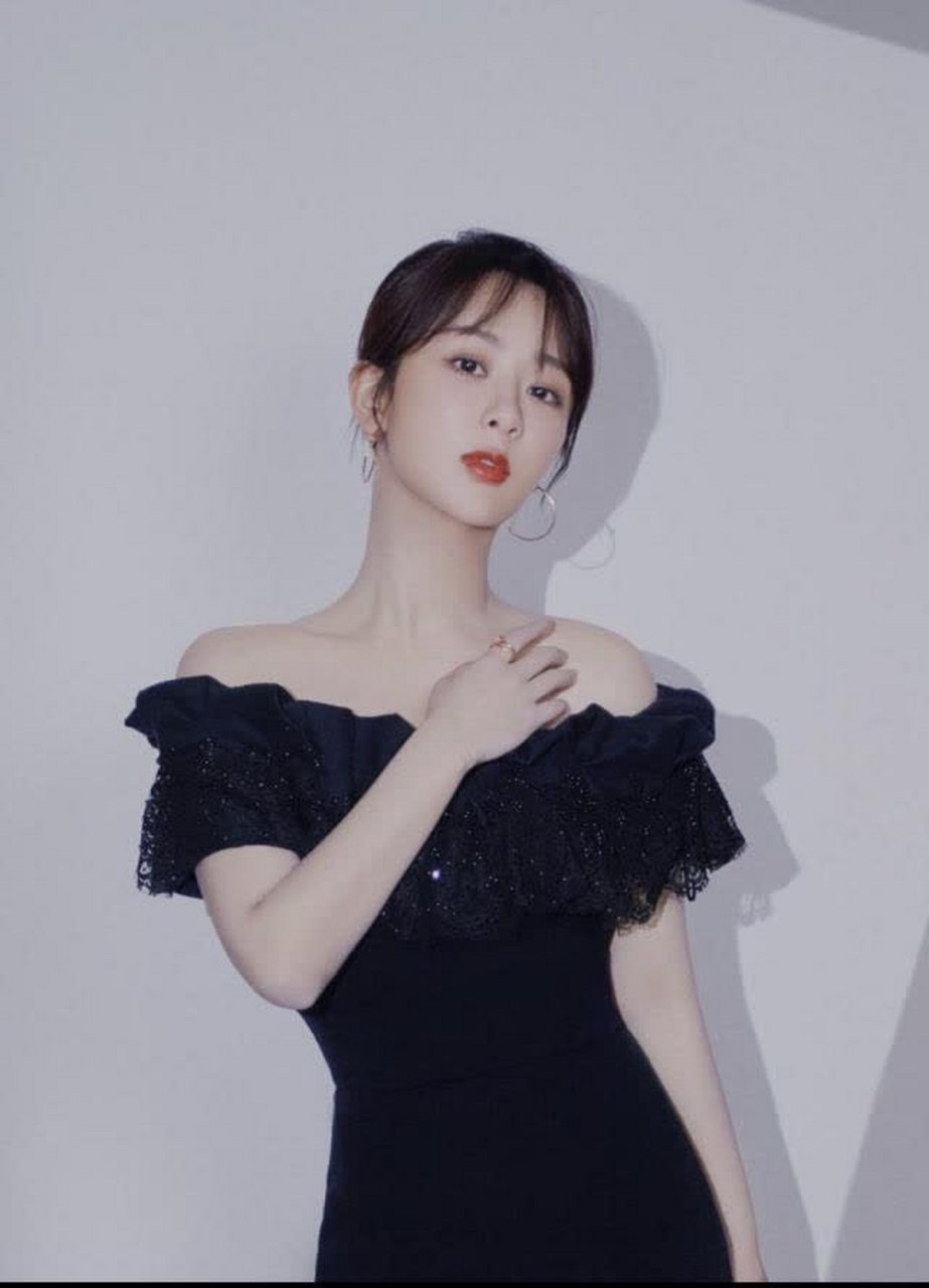 杨紫的精修图和生图对比