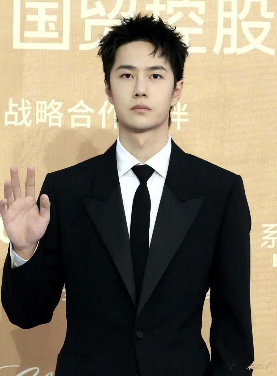 王一博西装造型