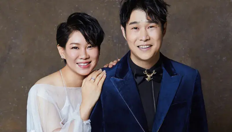 小沈阳庆祝与妻子结婚二十周年,晒照彰显甜蜜