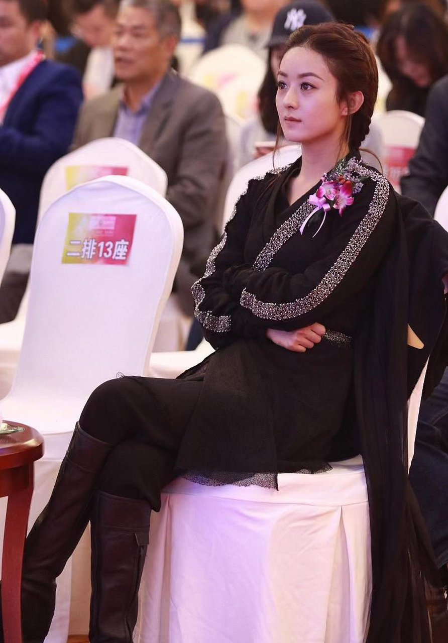 穿着戏服就去领奖了,赵丽颖也是第一人啊! 67