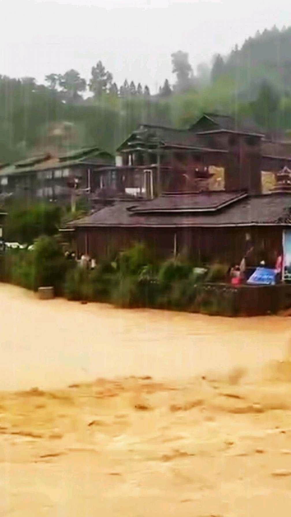 毕节暴雨洪灾图片