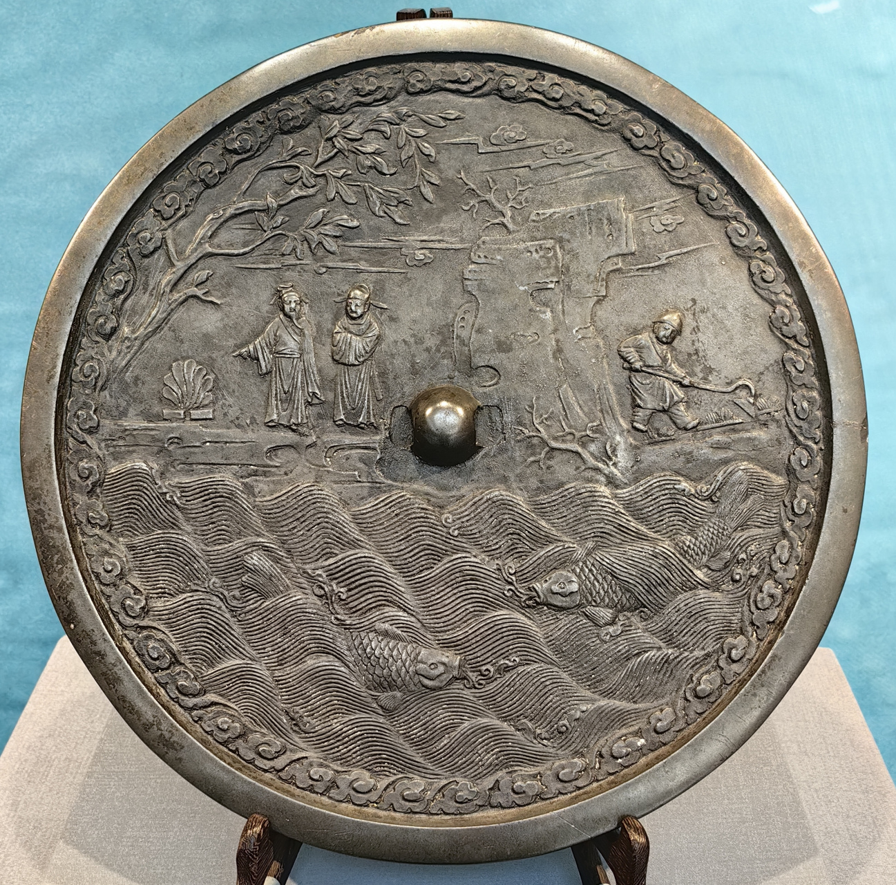 金代山水人物故事纹大铜镜.