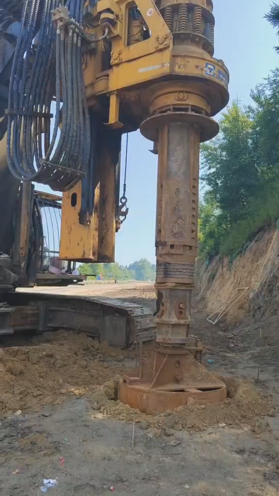 徐工400e旋挖钻机工地打桩施工第一天