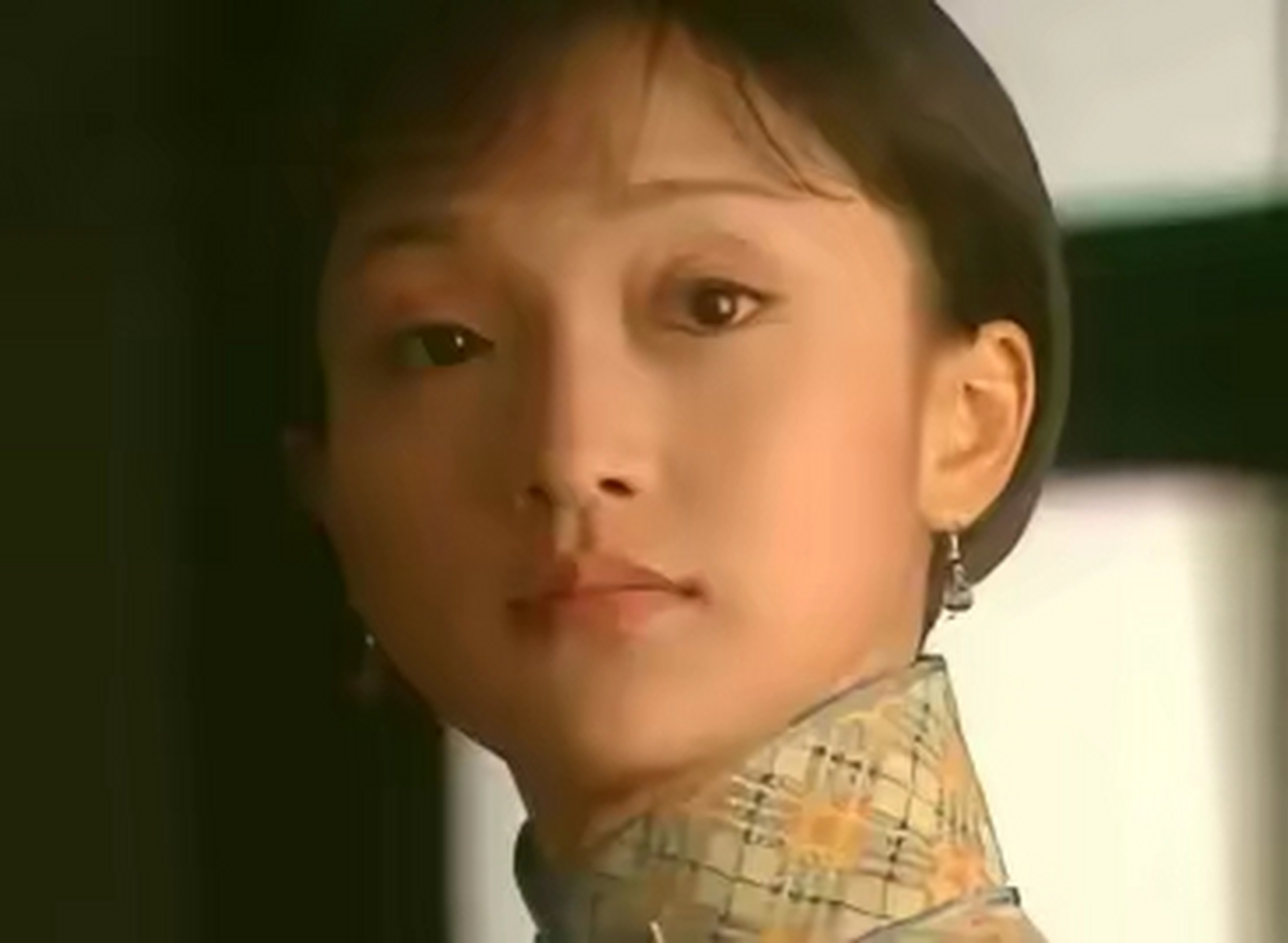2002年,周迅演《橘子红了》,周迅扮演的秀禾怀孕了,导演李少红说:"你
