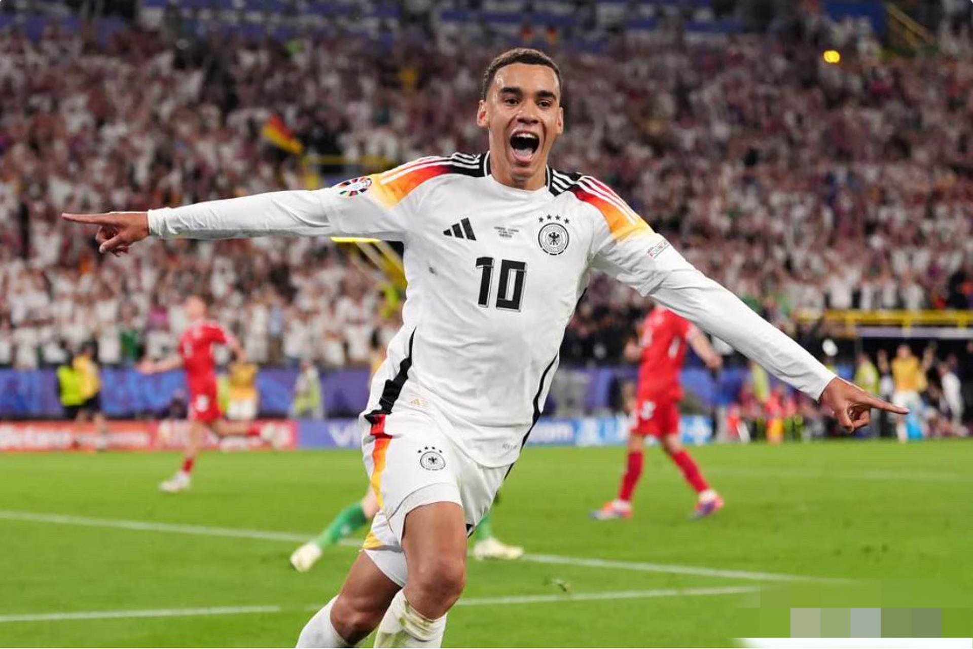 在这场激动人心的比赛中,德国队的哈弗茨和穆西亚拉都表现出色,各