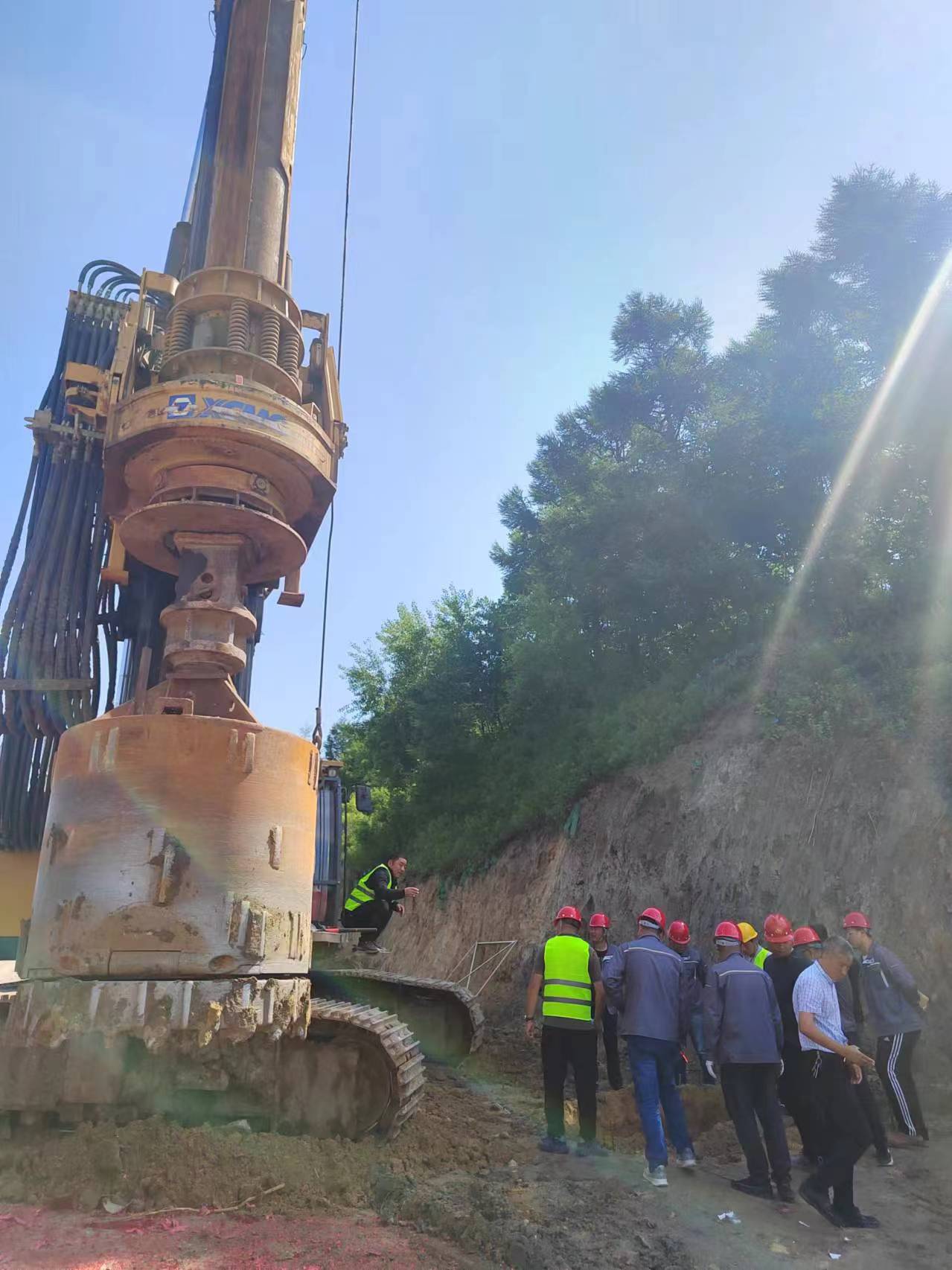 徐工400e旋挖钻机工地打桩施工第一天