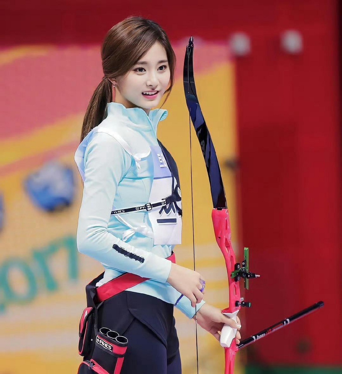 周子瑜射箭真棒,她不仅是个大美女,还有自己的粉丝团呢