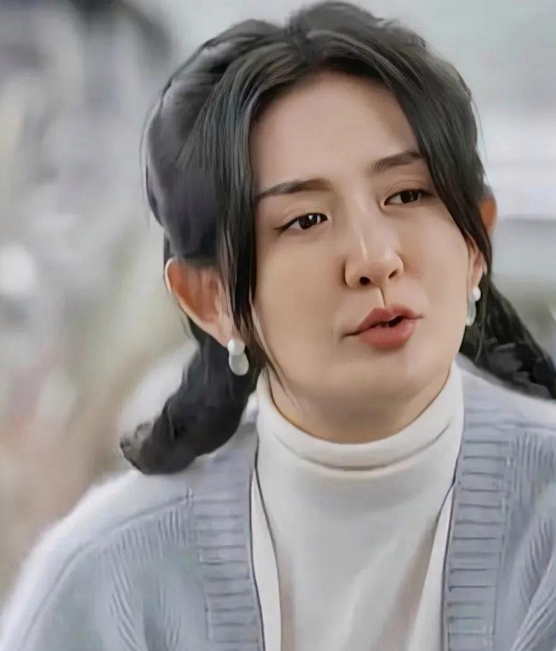 谢娜生图满脸沧桑,明显衰老很多,毕竟42岁了