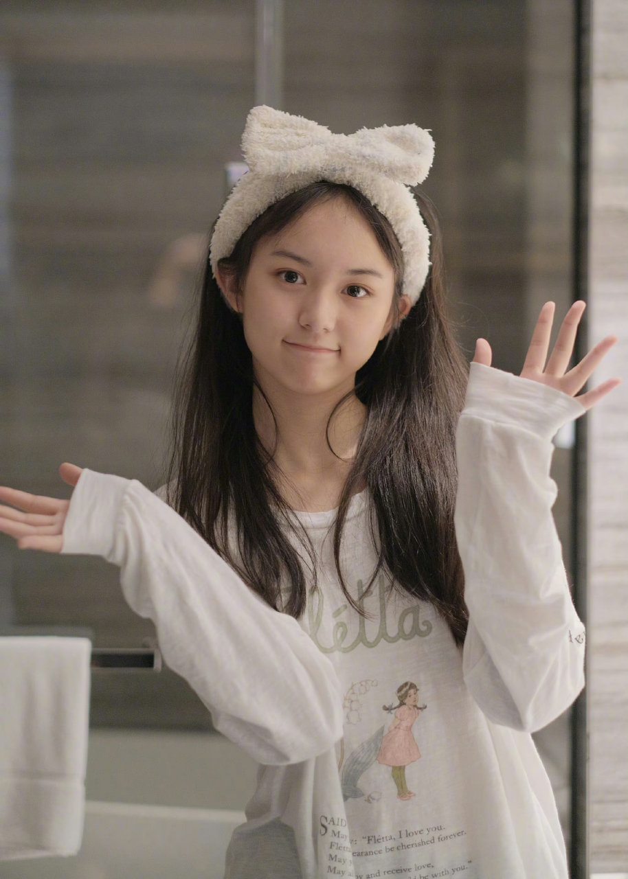 小芈月扮演者刘楚恬等比例长大,还是那么可爱漂亮.