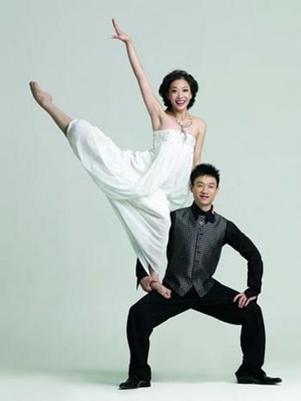 杨云和杨威的婚纱照,普通人真的很难模仿.