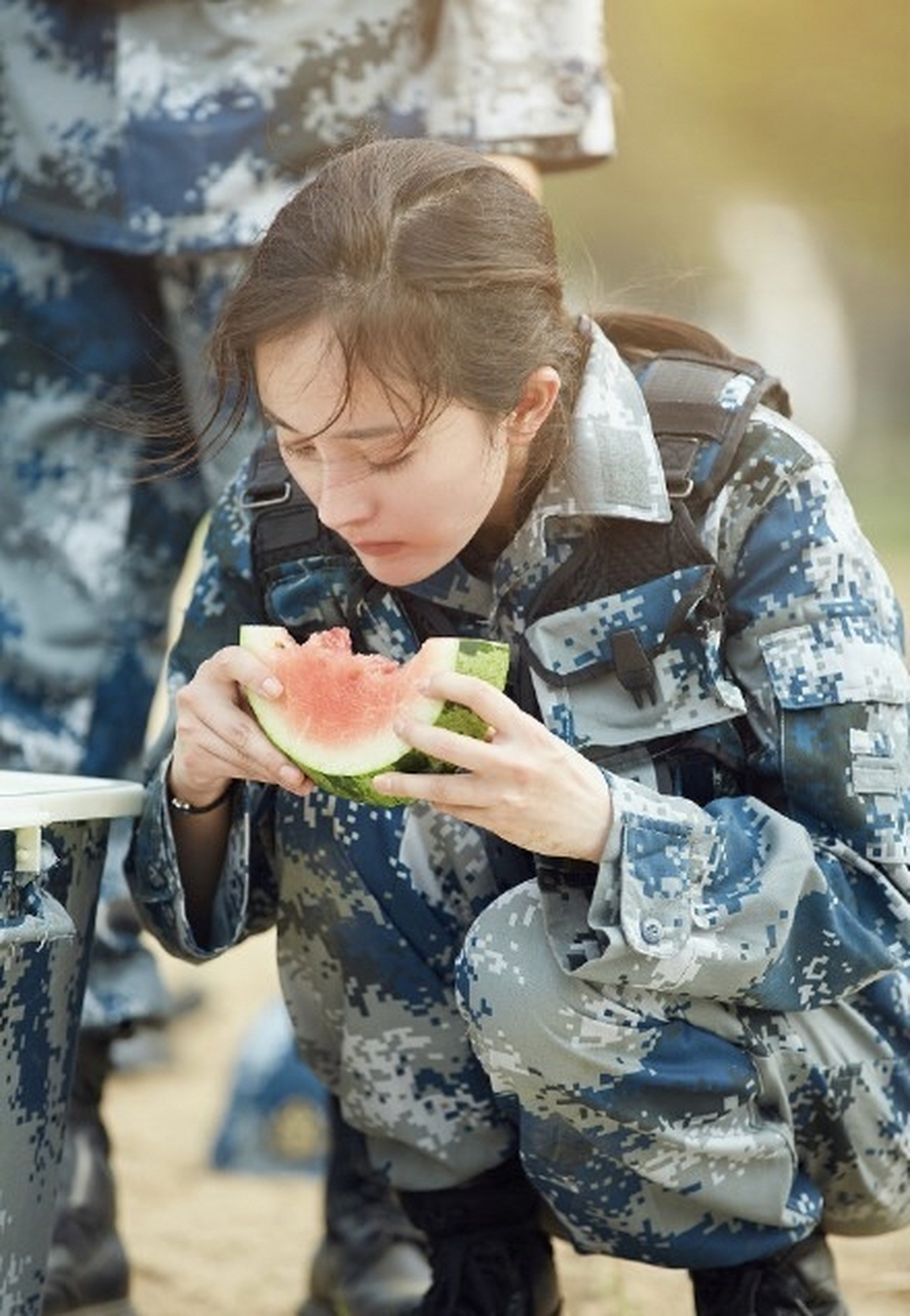 杨幂真正男子汉图片图片