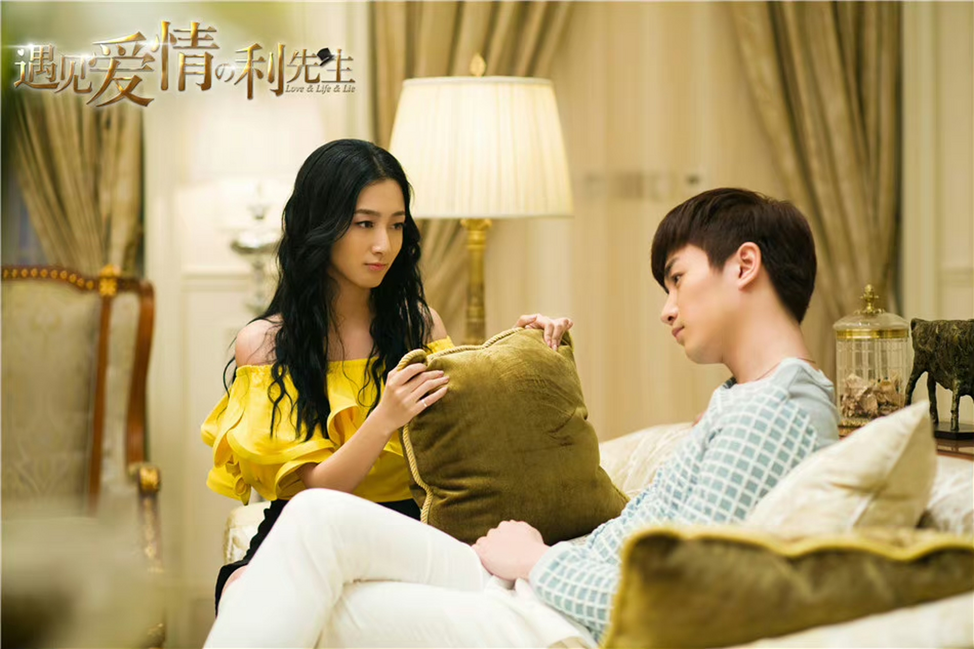 电视剧《遇见爱情的利先生》中,女一周冬雨和女二叶青长得还挺像.