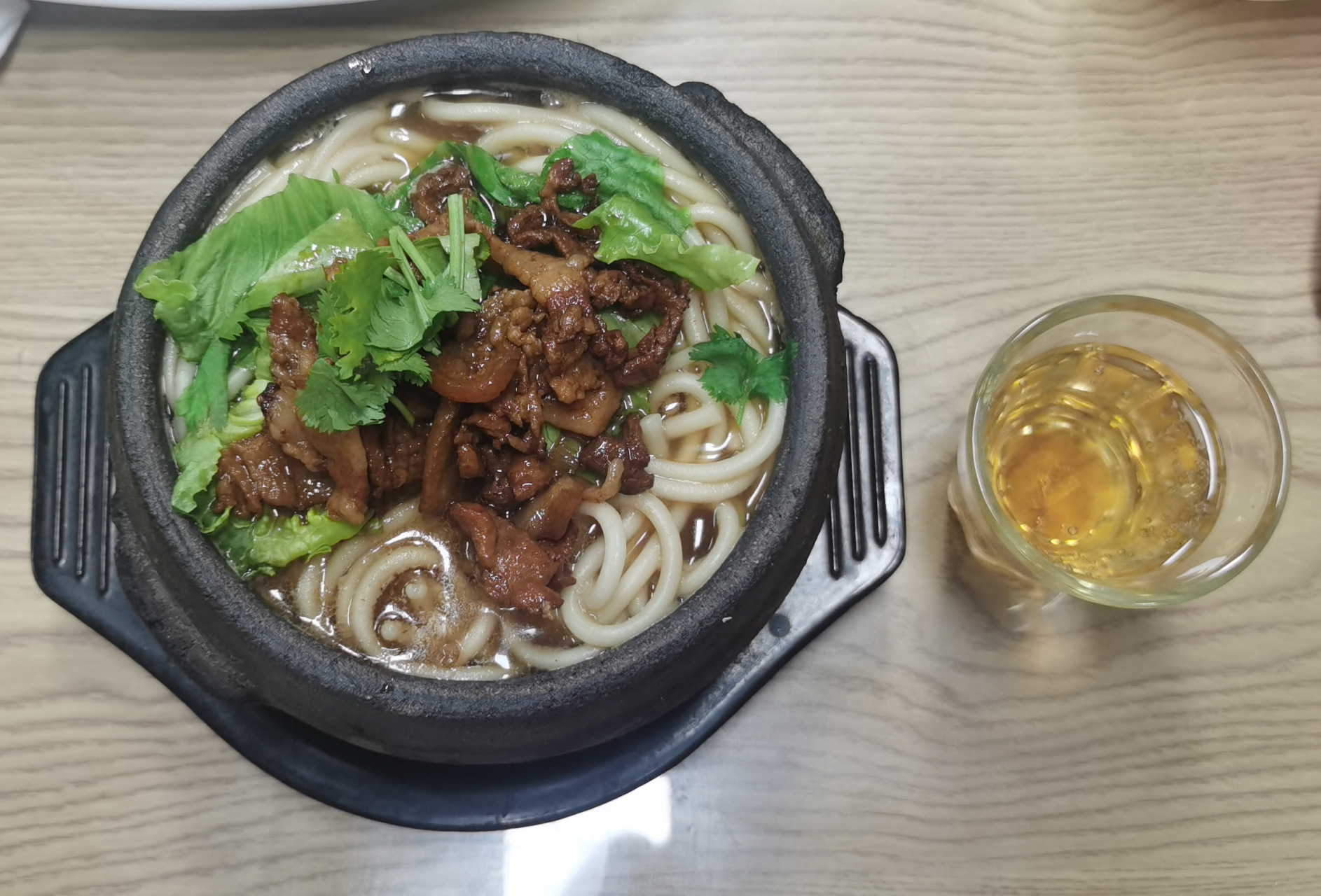 杞县砂锅,炖肉款,12元一份,再来一份果啤.夏天也是可以的!