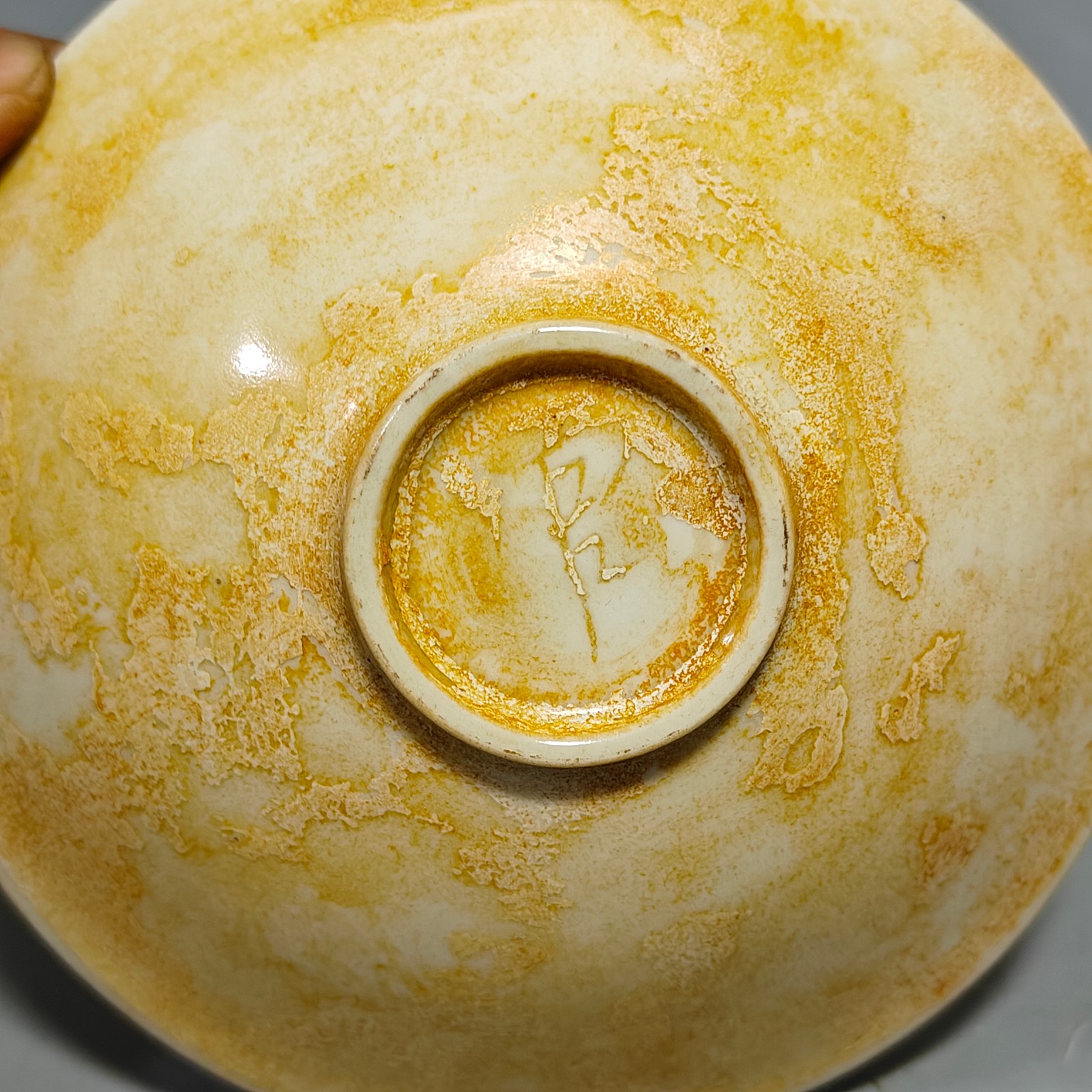 宋官窑定瓷刻花赏碗摆件:整器型规整精美!釉色古味十足!