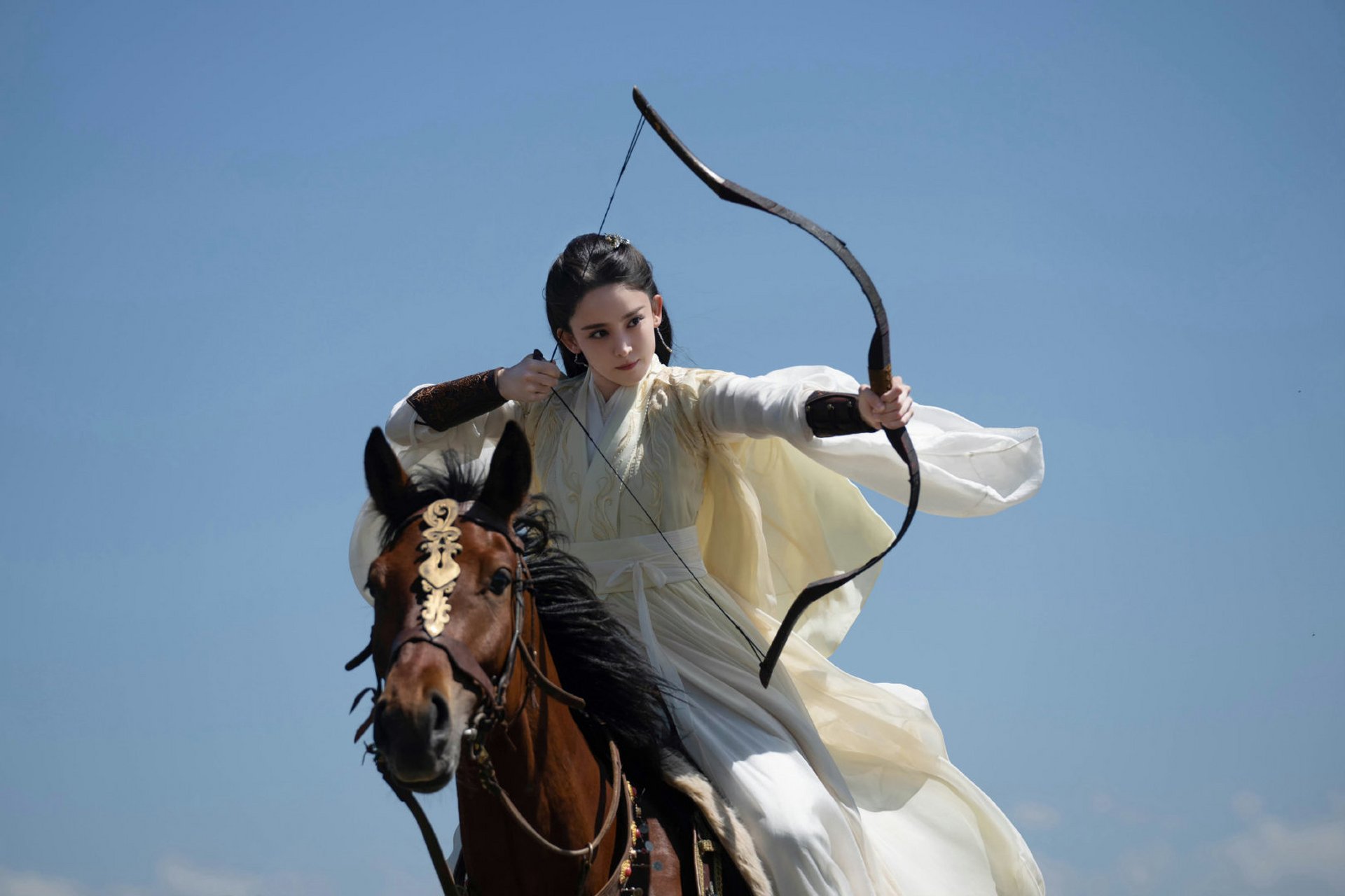 古力娜扎  挽弓射箭