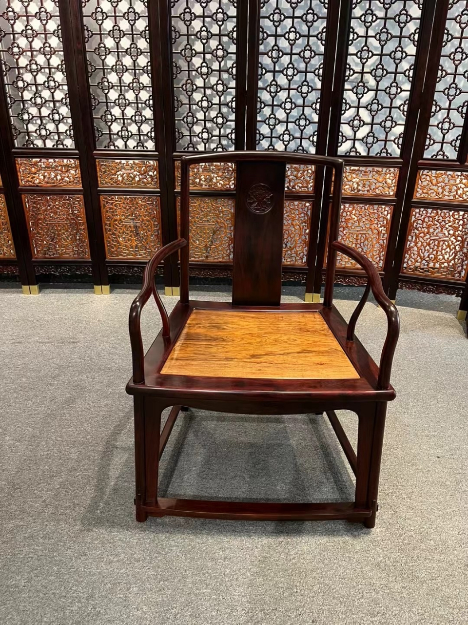 印度小叶紫檀镶嵌独板黄花梨大扇官帽椅