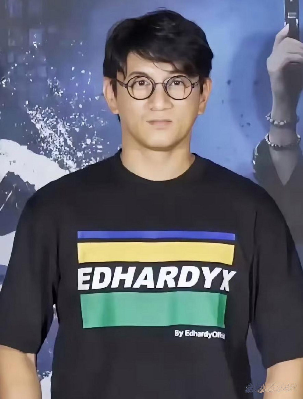 这是吴奇隆吗?怎么有点像泰国人了