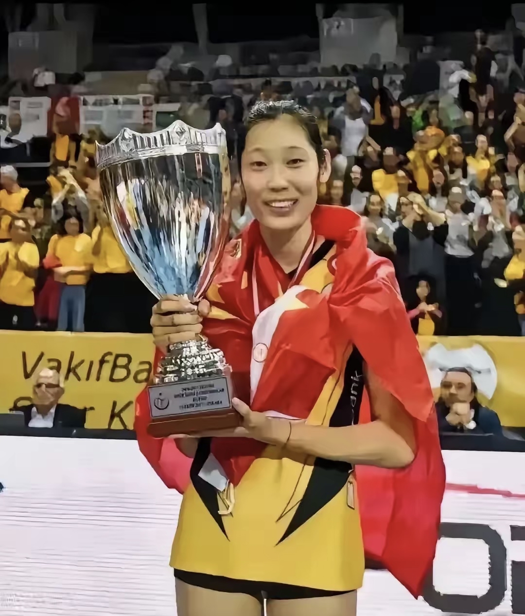 朱婷似乎不是为了钱,她回归后不参加商业活动,不给企业代言,不做广告