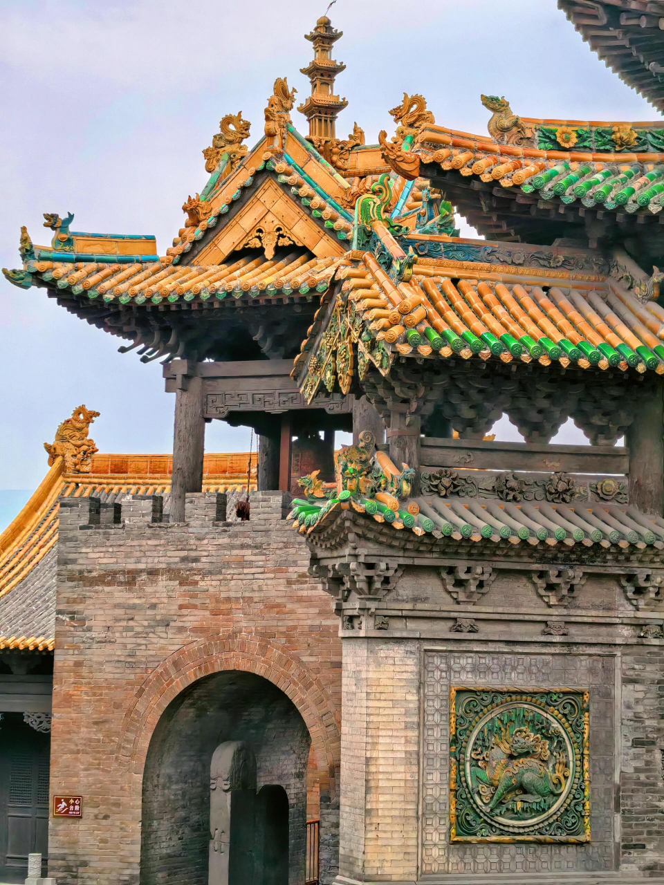 中国最美的琉璃建筑还是得来这里看 俗话说:"中国古代琉璃看介休",而