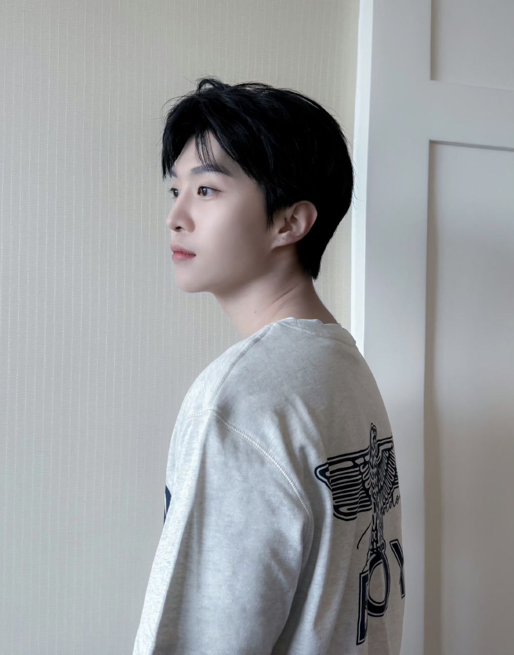 范丞丞这么清爽的样子,不搞笑时还挺帅.