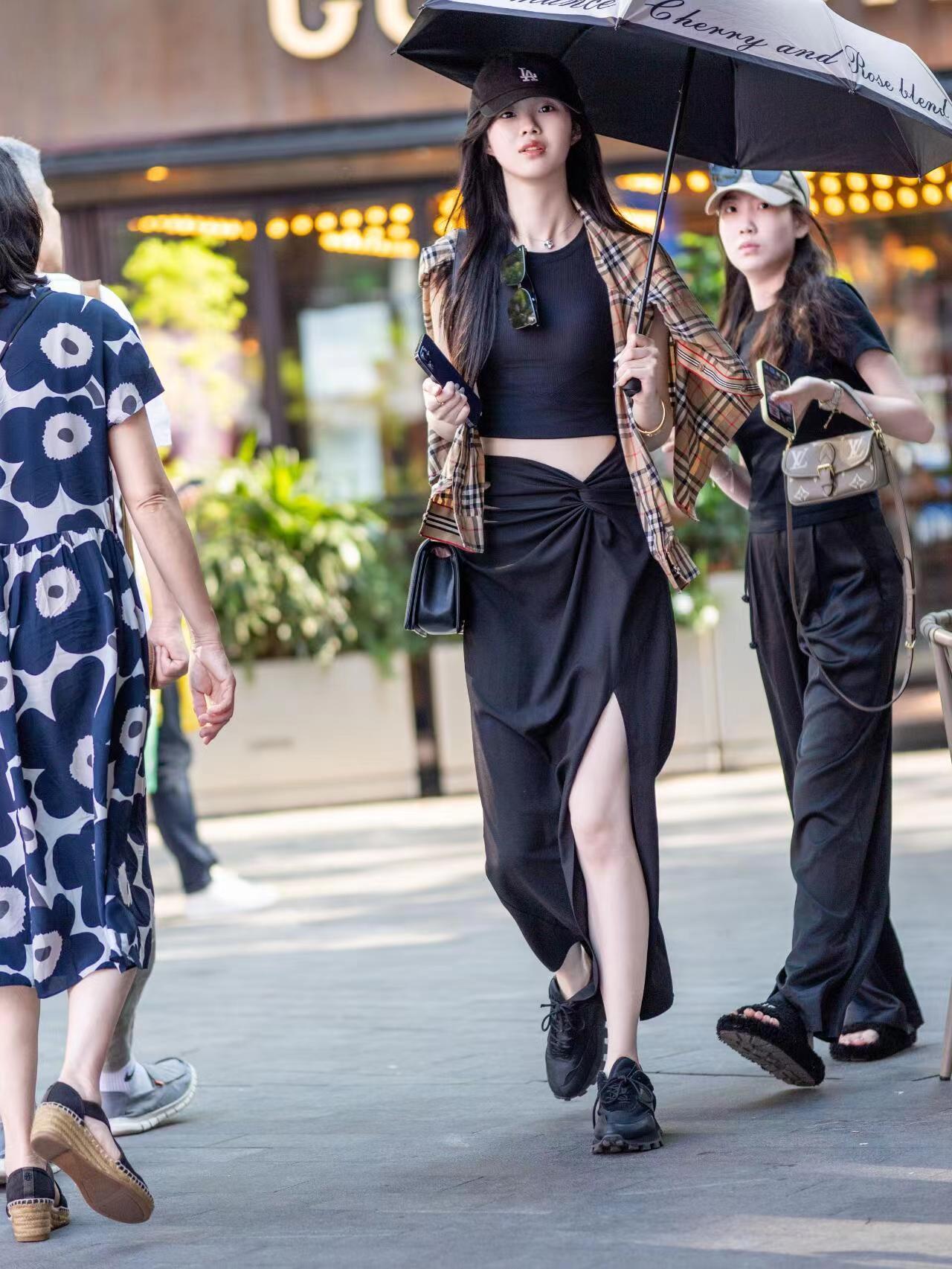 街头风尚潮流,路人视角下的穿搭街拍,感受时尚的无限可能和魅力