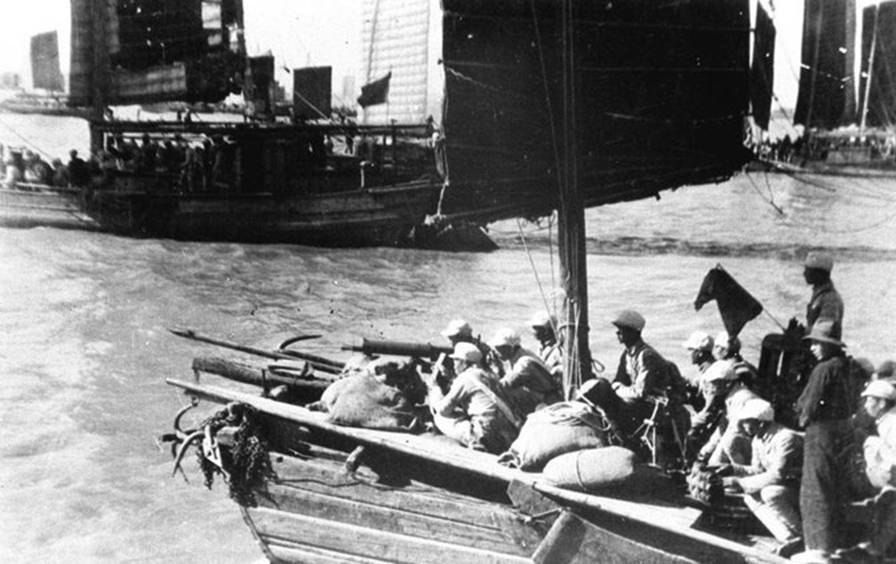 三野老师长回忆:渡江战役当天刮东南风急坏全军,下午竟突转北风