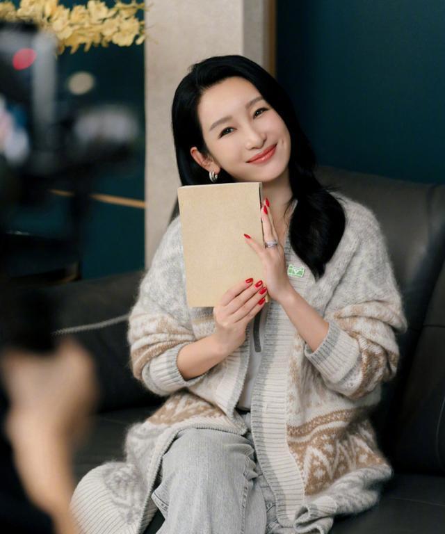 秦海璐:银幕上的多面手,生活中的真实自我