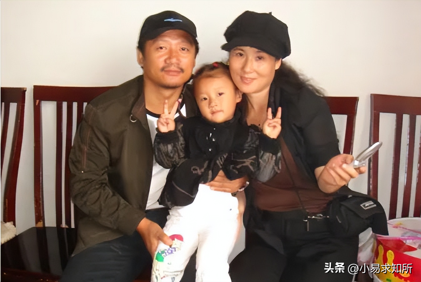 演员唐鉴军:成名后抛妻弃子,多次暧昧现在三婚妻子?人品不行