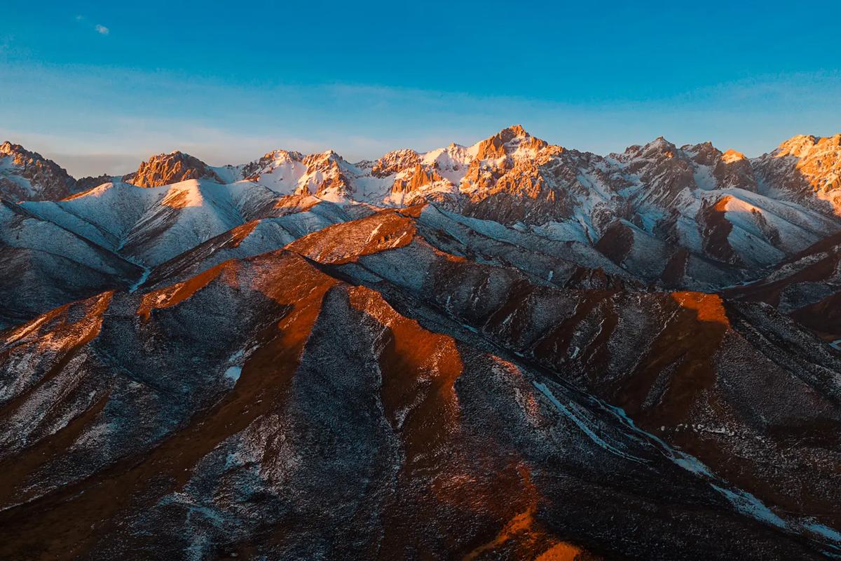 武威绝美秘境,马牙雪山,神话开始的地方,日照金山下的奇迹