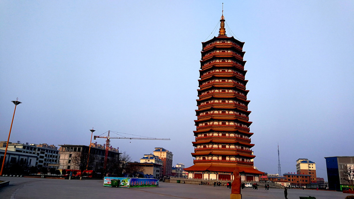 莘县历史悠久,名人辈出,有很多文物古迹及自然风光.