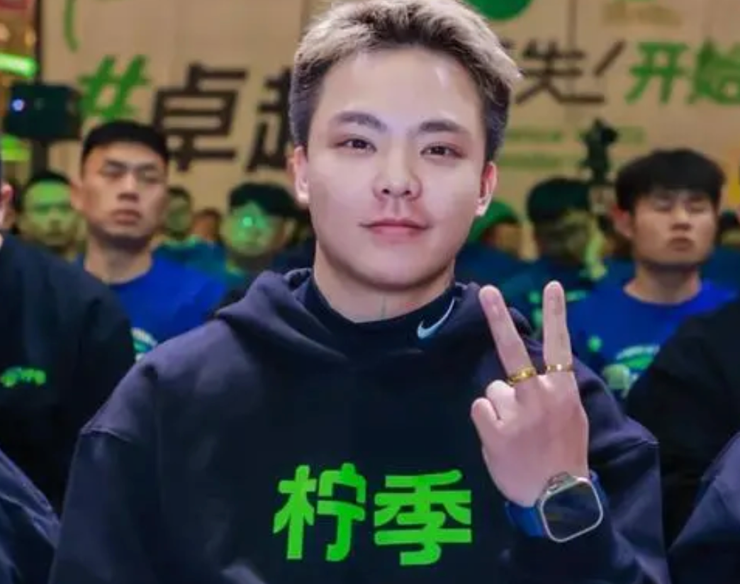 柠季创始人傅麟雅,湖南长沙人,17岁开启创业,26岁拓店近3000家