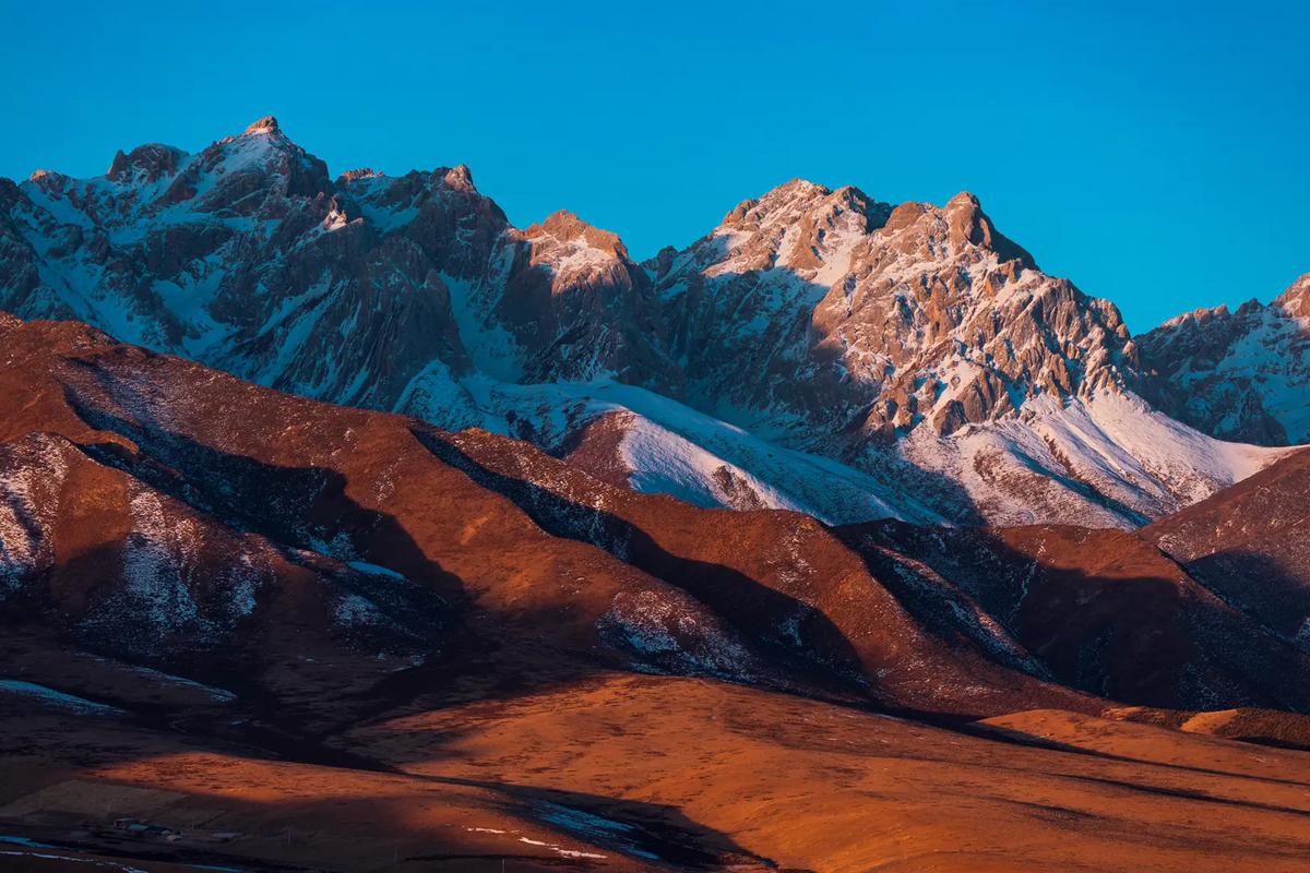 武威绝美秘境,马牙雪山,神话开始的地方,日照金山下的奇迹