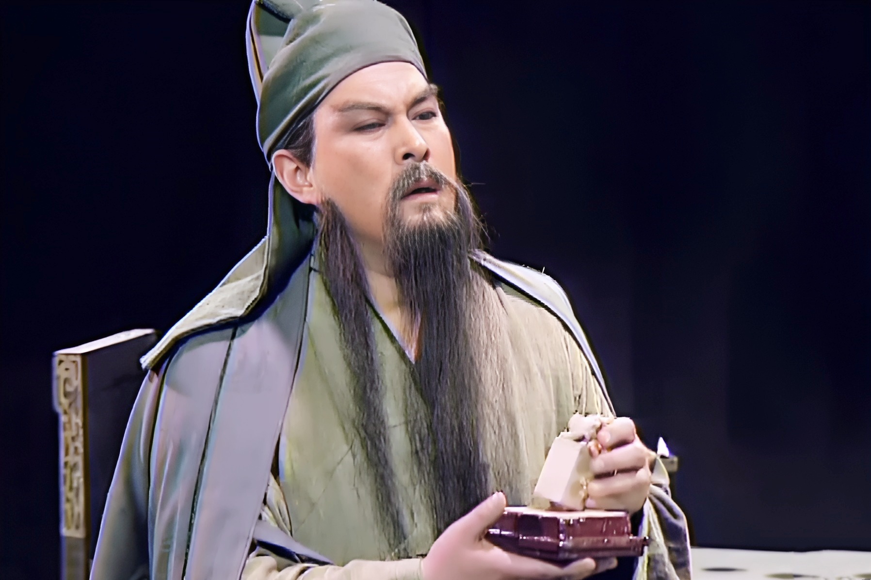 正史和小说记载不同:关羽挂印封金,封的是赏金,挂的是什么印?