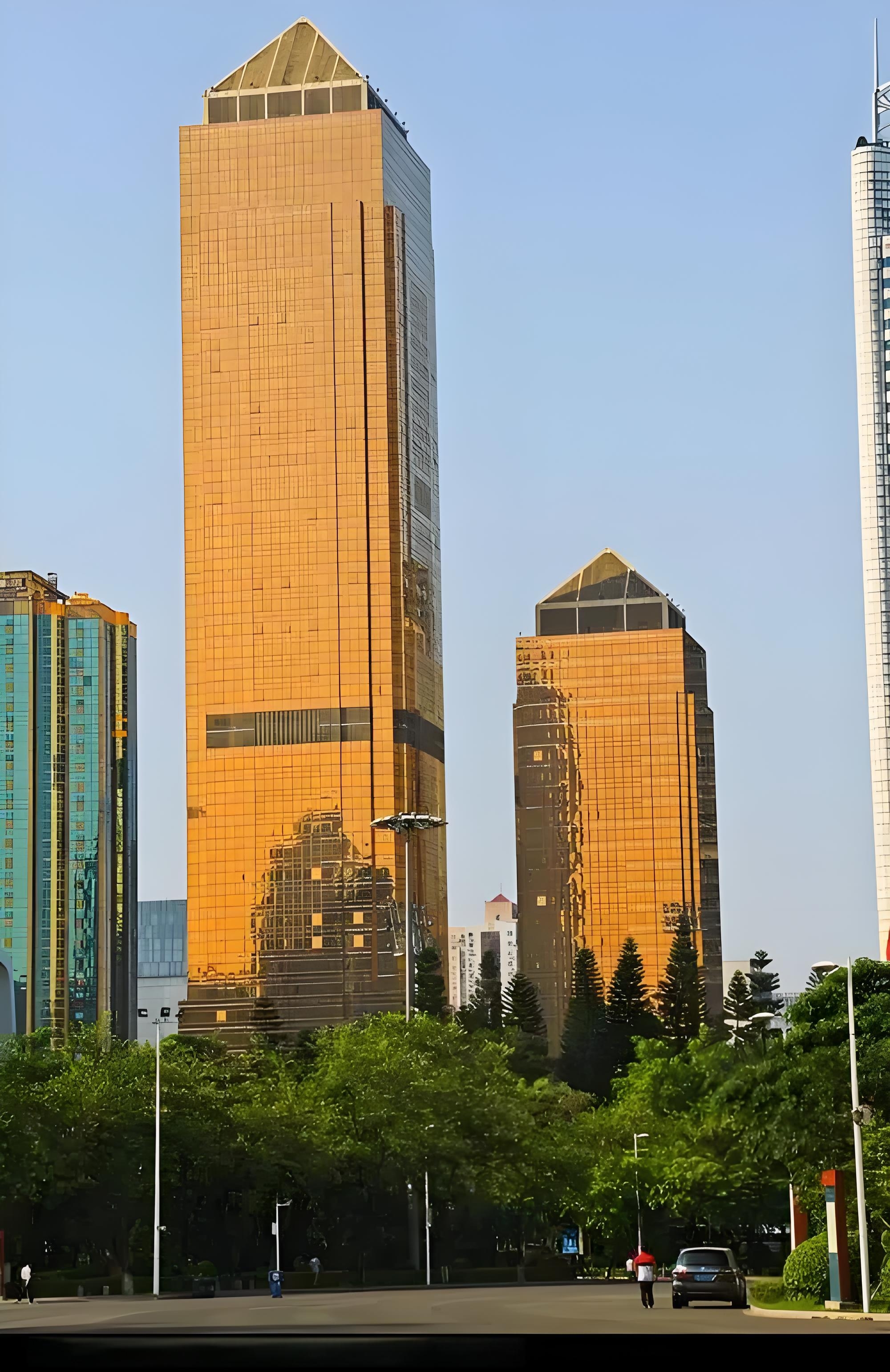 天河区成为广州高楼最密集的城区,建成了一批标志性建筑,广州中信大厦