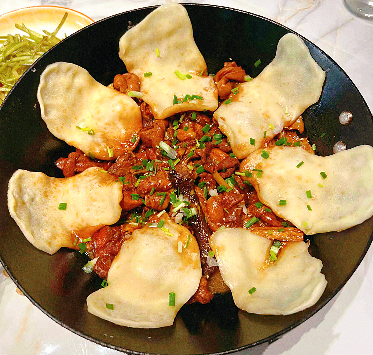 地锅鸡贴饼子的做法