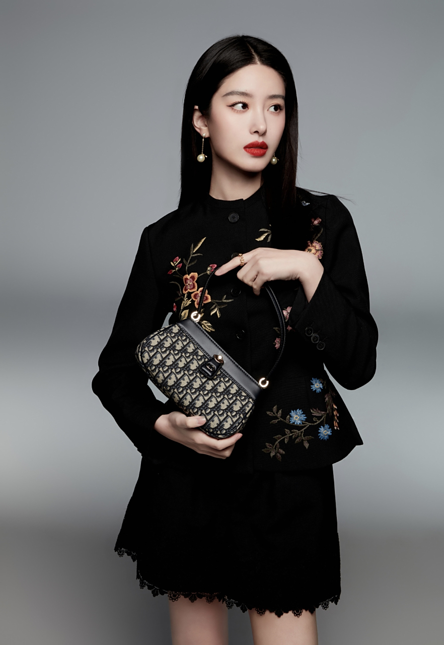 杨采钰的气质真好,很适合当迪奥代言人.