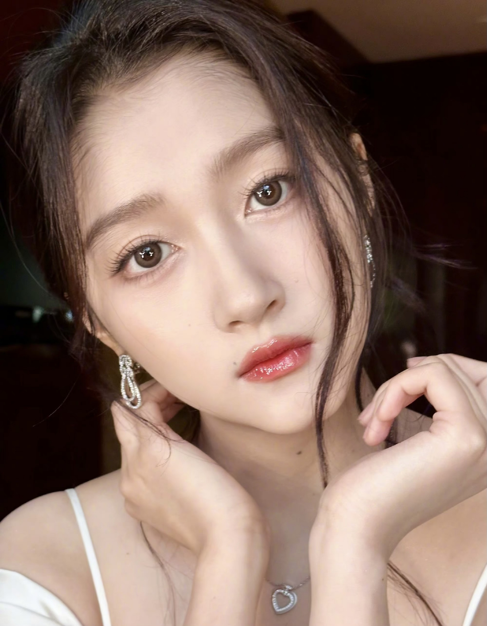 关晓彤脸上的痣还蛮多的