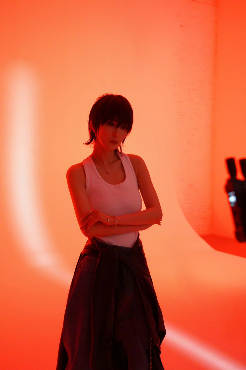 杨幂尝试短发发型,全靠一张脸撑着.