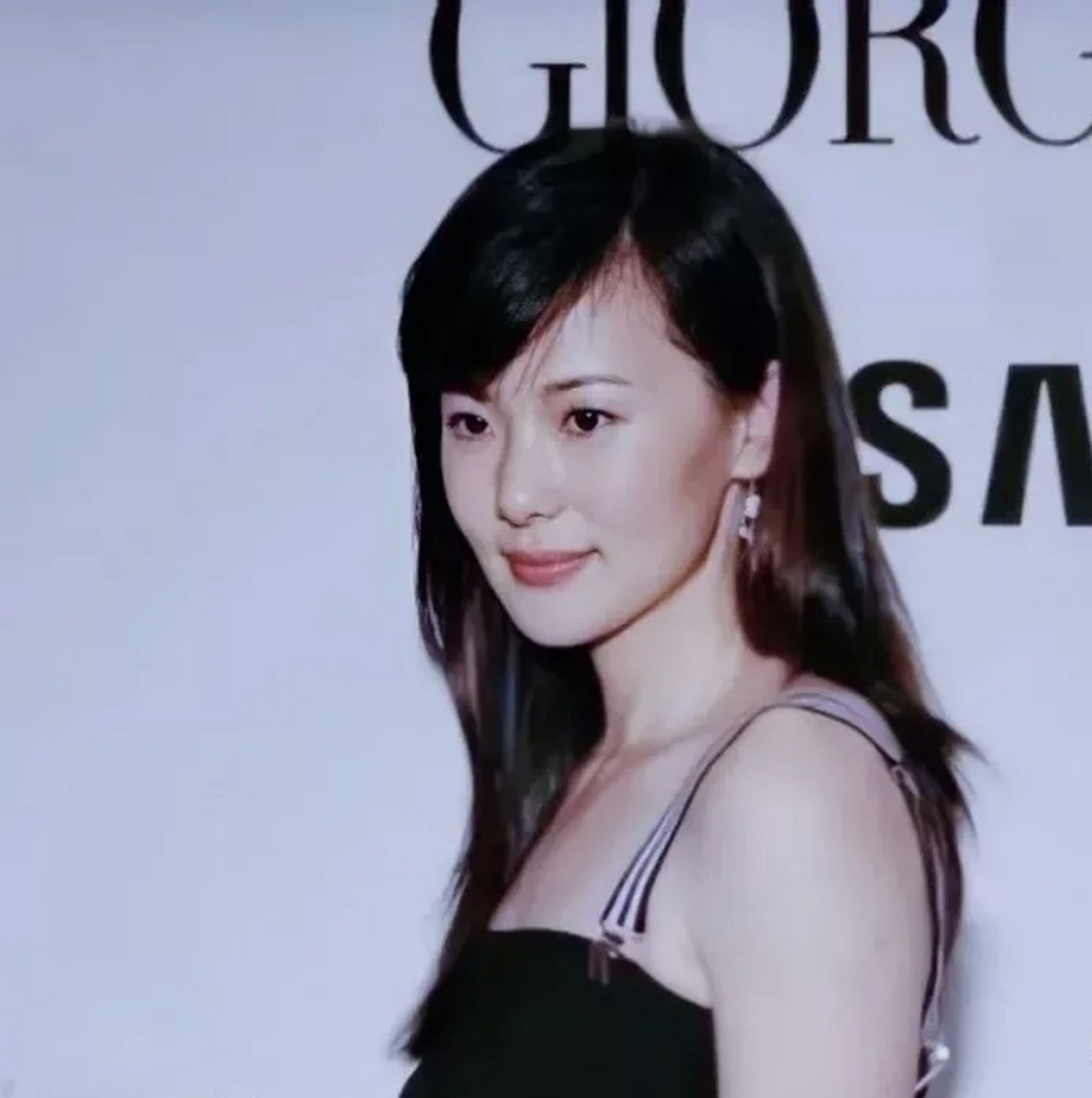 咏梅年轻时候还挺漂亮.