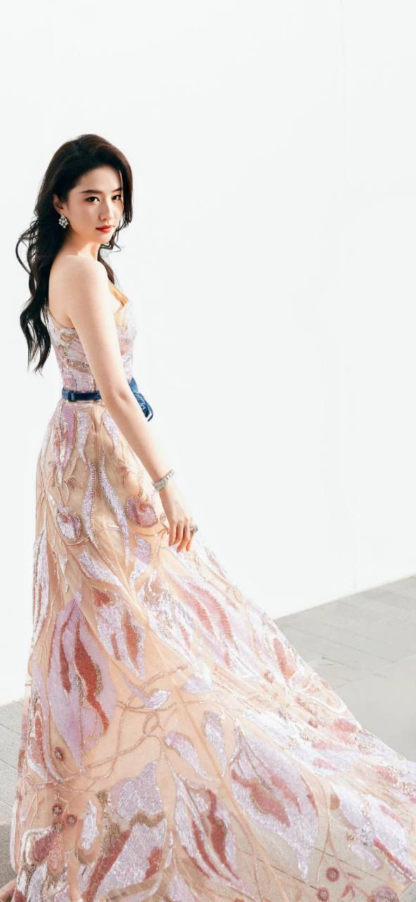 刘亦菲和古力娜扎两位女神的同框