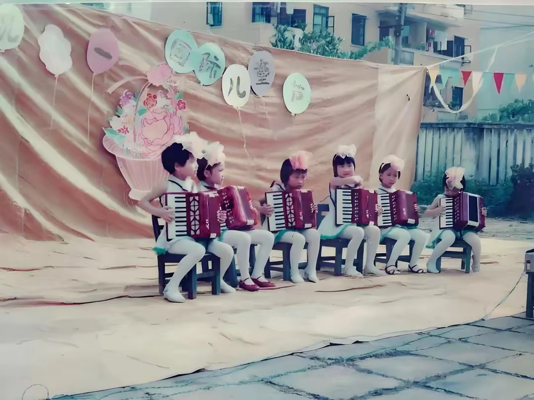 八十年代幼儿园老照片,很多场景今天已经见不到了