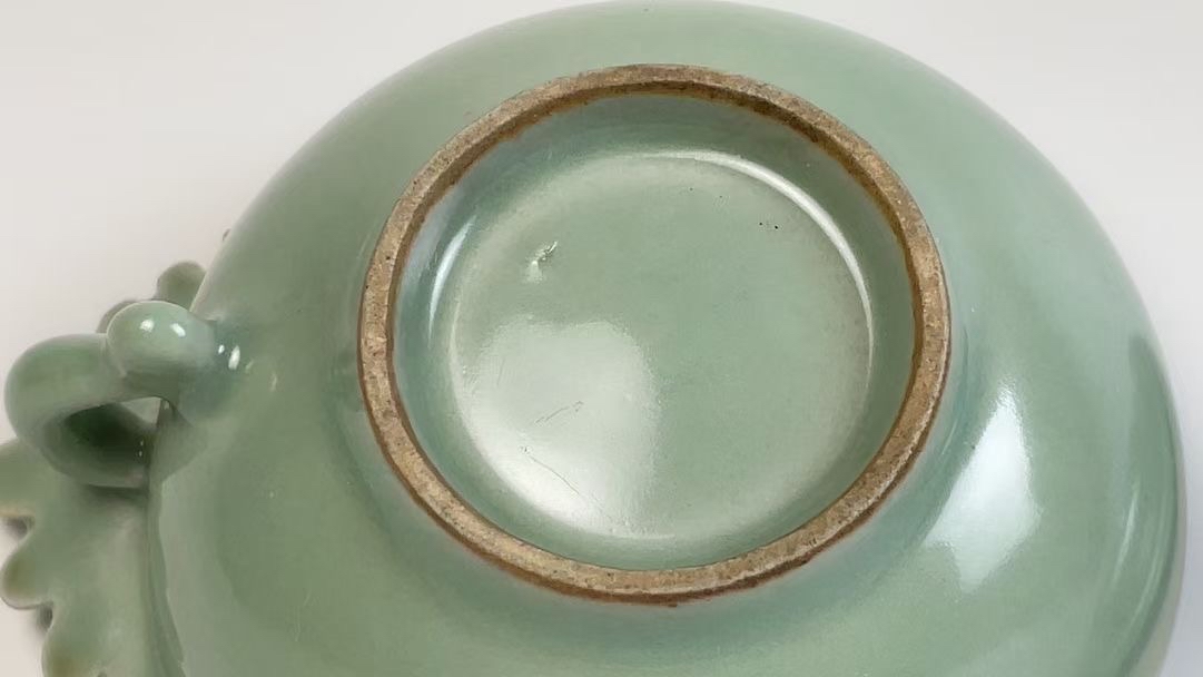 南宋梅子青龙泉青瓷盖杯,杯口9厘米,高4.8厘米